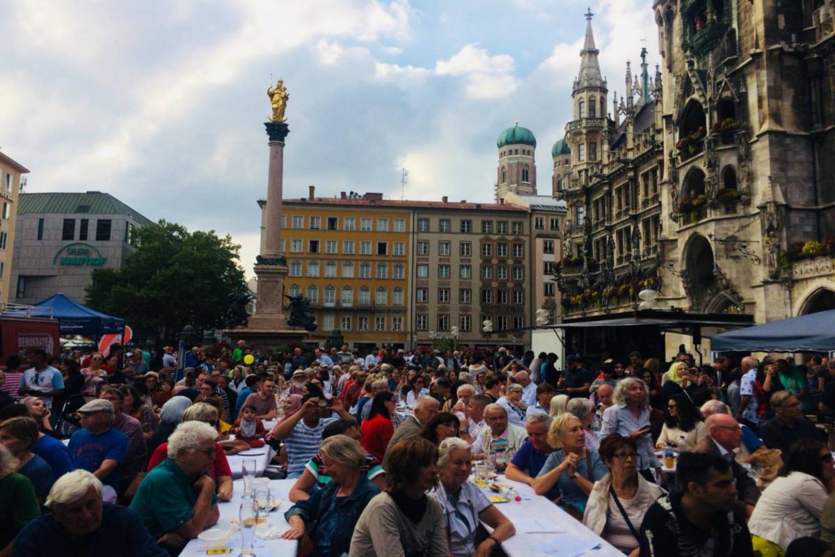 München ist Bunt: Διεθνής Ημέρα της Δημοκρατίας στο Μόναχο