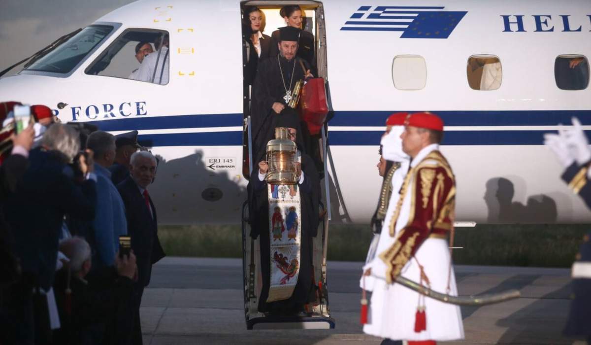 Πάσχα: Έτσι θα φτάσει το Άγιο Φως στην Ελλάδα